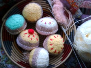 More knitted cakes 007