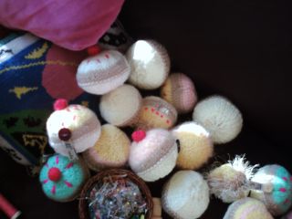 A huddle of knitted cakes 004