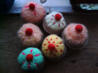 A huddle of knitted cakes 001